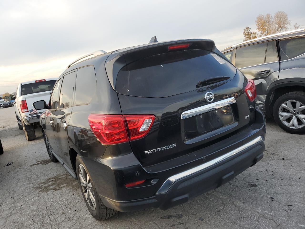 2019 Nissan Pathfinder S vin: 5N1DR2MN6KC626111