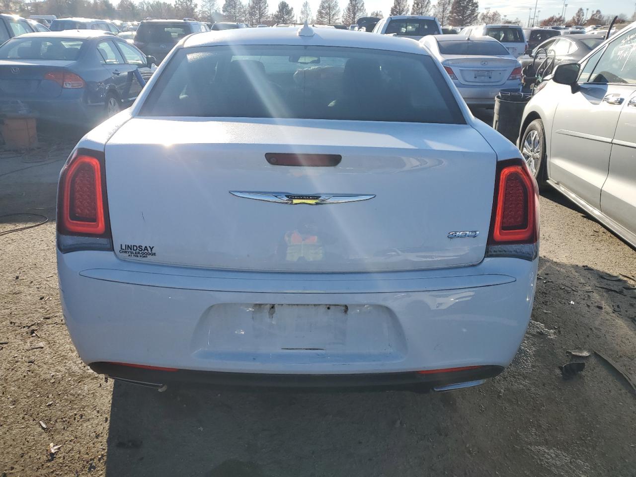 2C3CCAAG6JH301993 2018 Chrysler 300 Touring