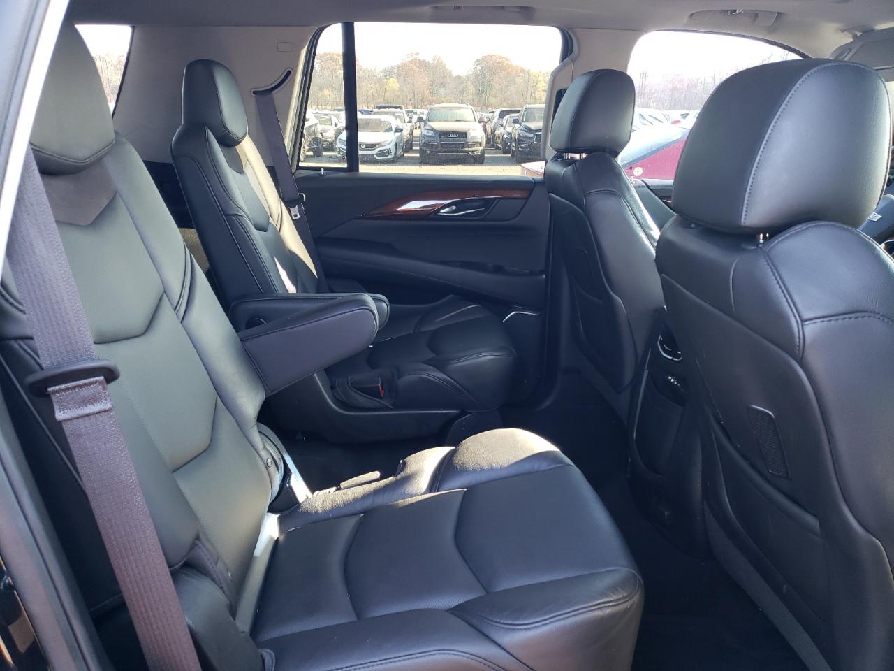 2016 Cadillac Escalade Luxury vin: 1GYS4BKJ9GR263425