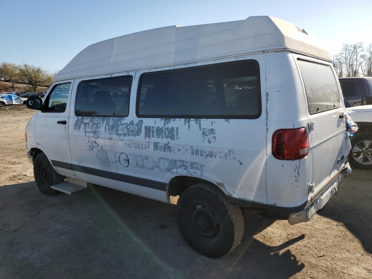 2B4JB25Y02K137561 2002 Dodge Ram Wagon B2500