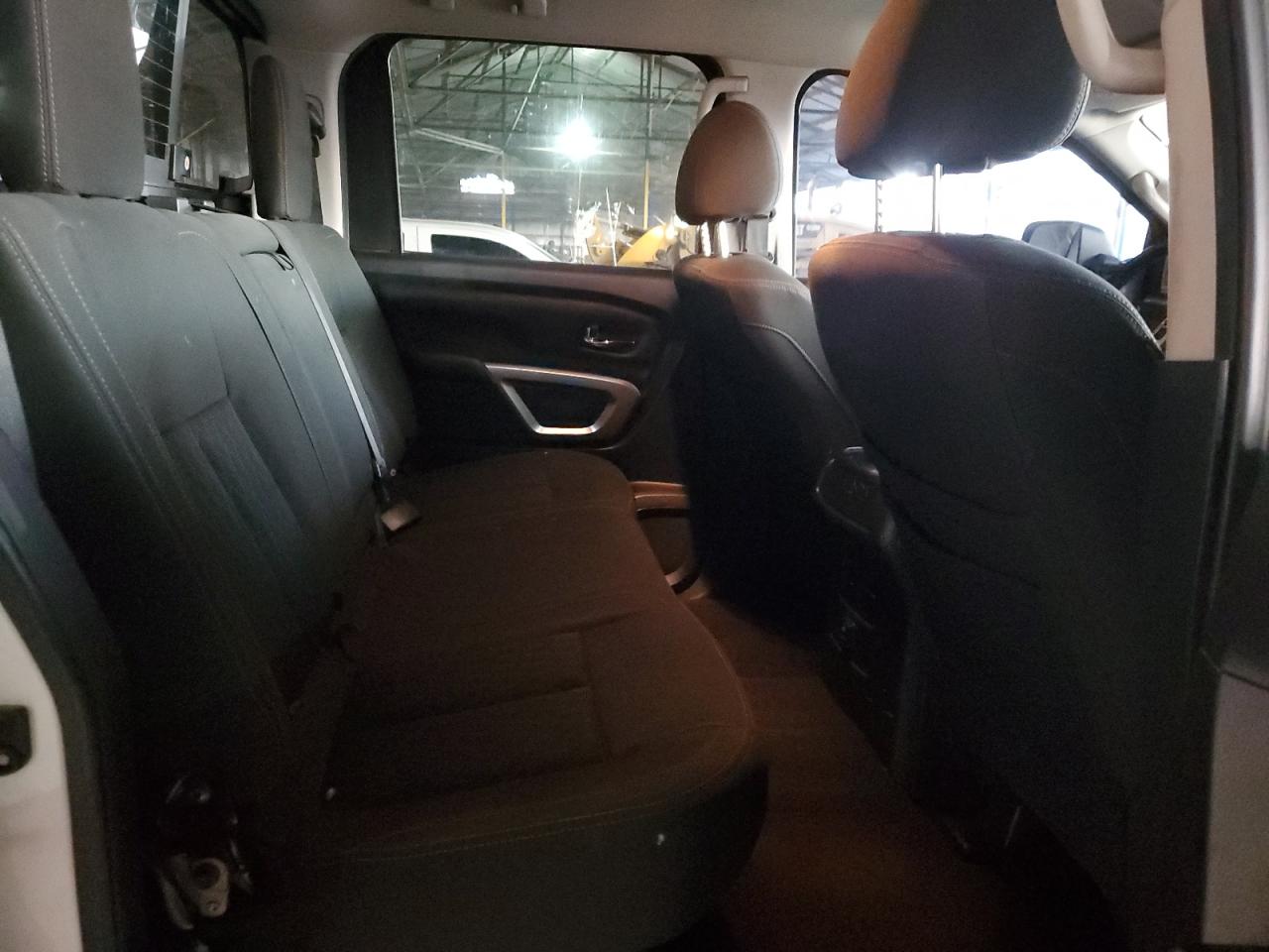 VIN: 1N6BA1F29HN517183 2017 NISSAN TITAN