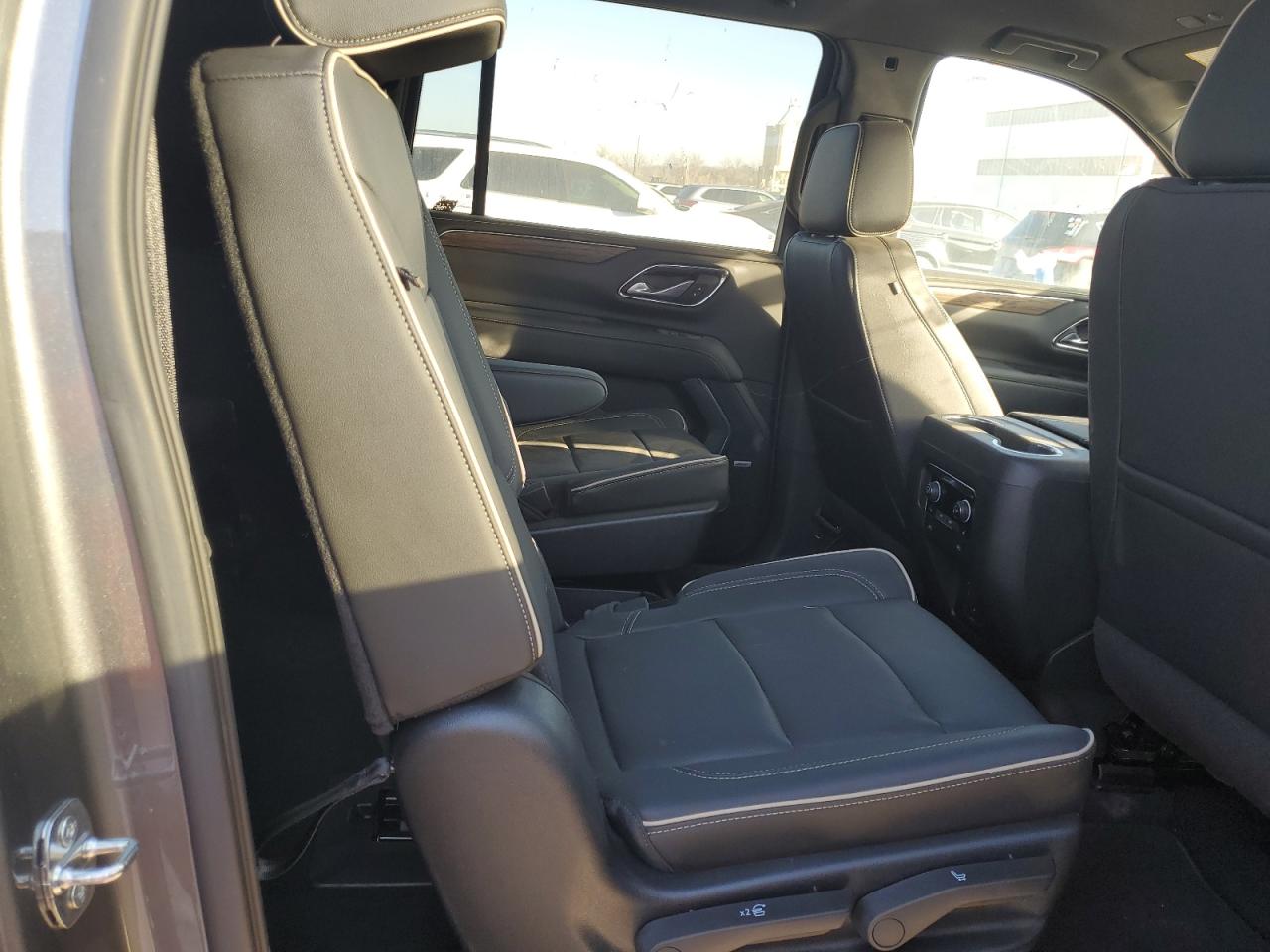 1GNSKFKD0NR156801 2022 Chevrolet Suburban Premier