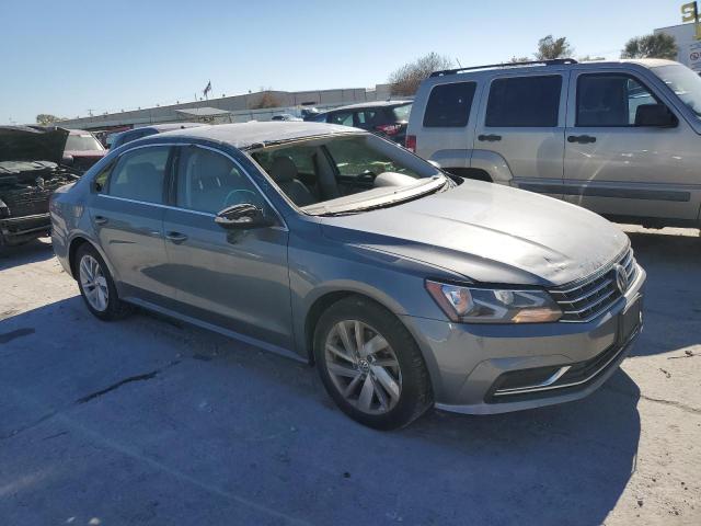 2018 Volkswagen Passat - Image 4