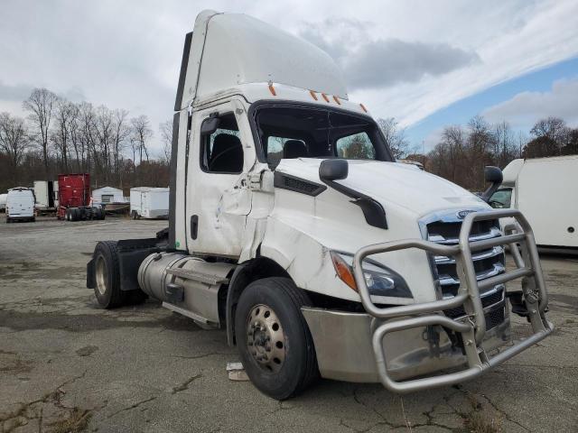 Lot #2214242432 2023 FREIGHTLINER CASCADIA 1 salvage car