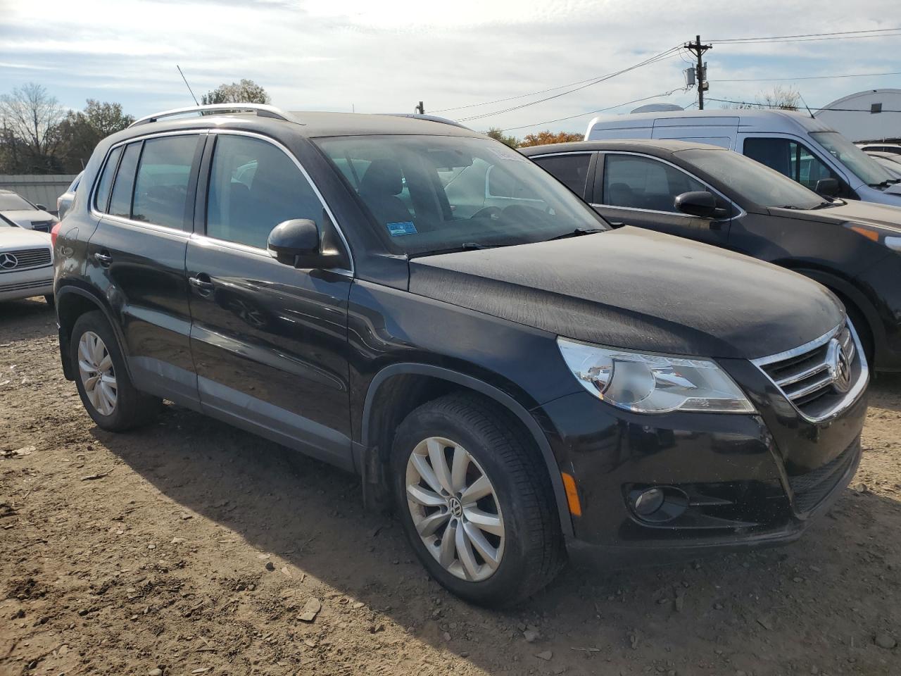 WVGBV7AX8BW560987 2011 Volkswagen Tiguan S