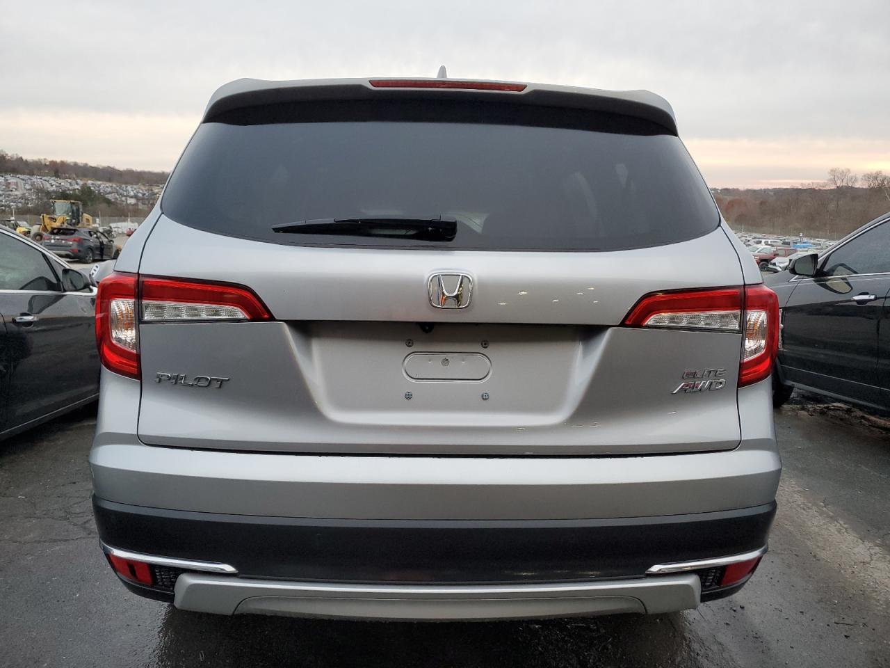 2019 Honda Pilot Elite vin: 5FNYF6H07KB058510