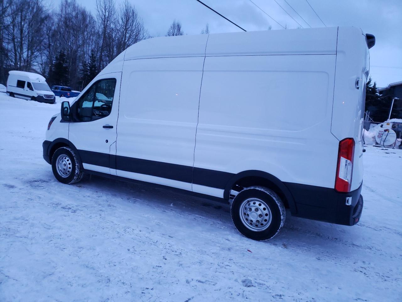 VIN: 1FTBR2X8XNKA63883 2022 FORD TRANSIT