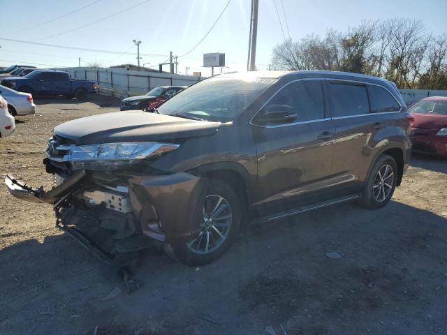 VIN 5TDJZRFH7KS726806 2019 Toyota Highlander, SE no.1