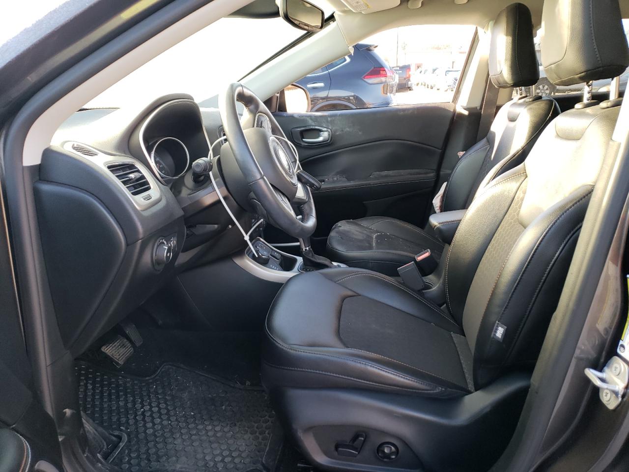 3C4NJDBB9JT320771 2018 Jeep Compass Latitude