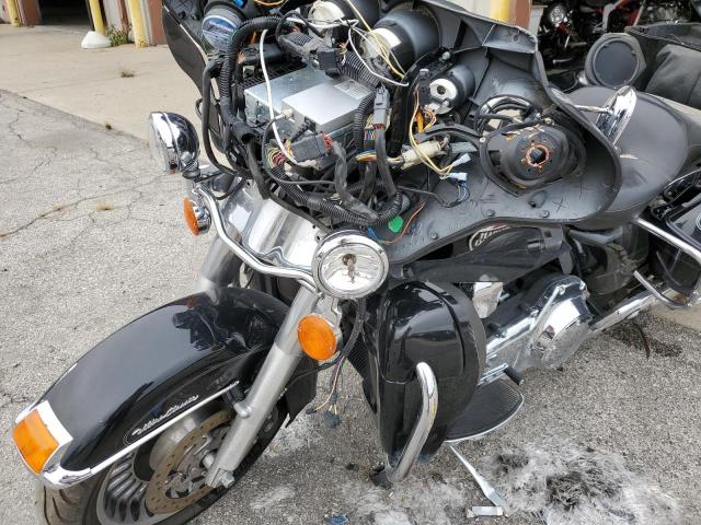 2011 HARLEY-DAVIDSON FLHTCU 1HD1FC412BB639249