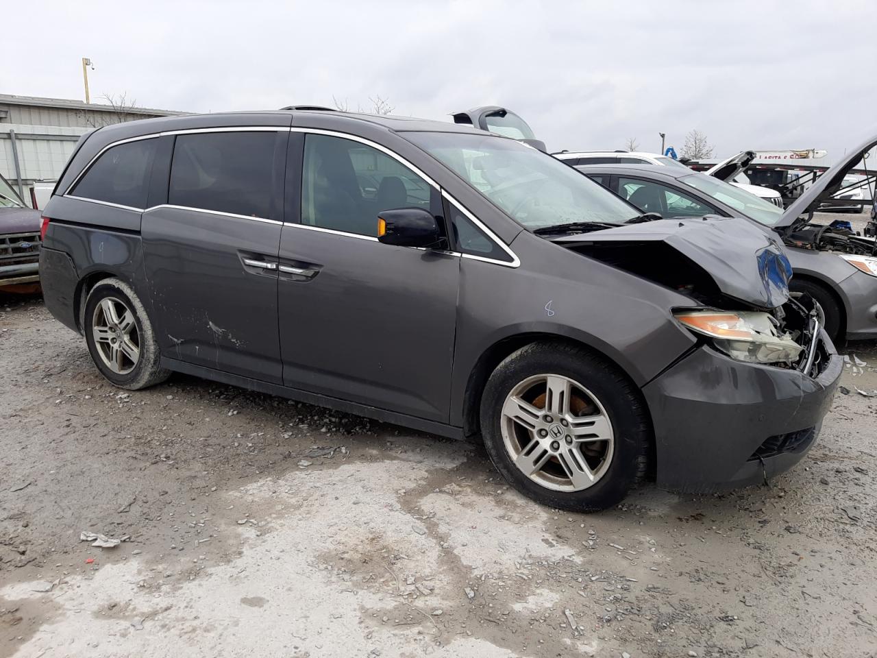 2013 Honda Odyssey Touring vin: 5FNRL5H96DB055798