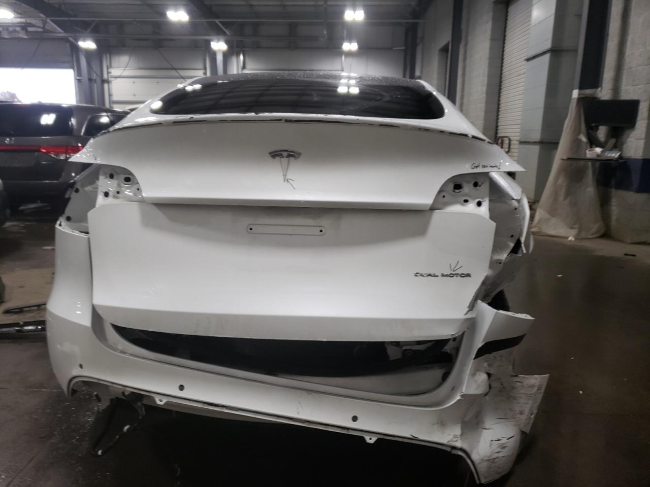 2021 Tesla Model Y vin: 5YJYGDEE0MF099789