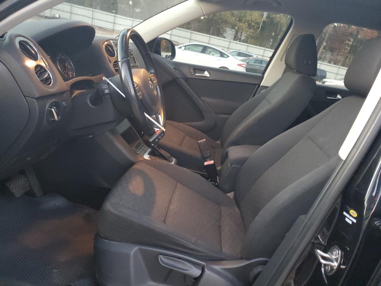wvgav3ax9ew528185 WVGAV3AX9EW528185 2014 Volkswagen Tiguan S