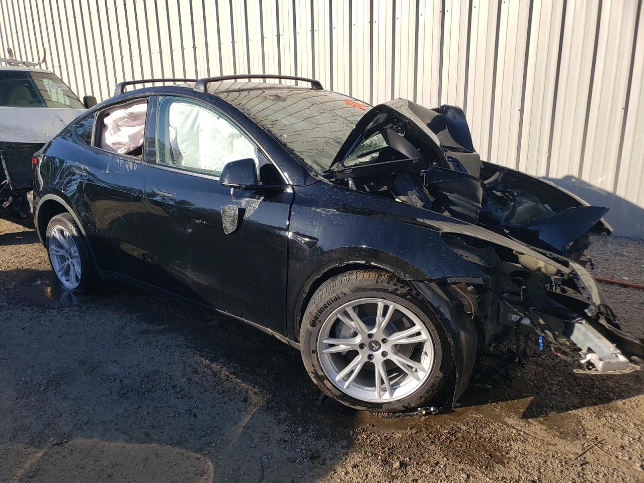 2023 Tesla Model Y vin: 7SAYGDEE0PA059636