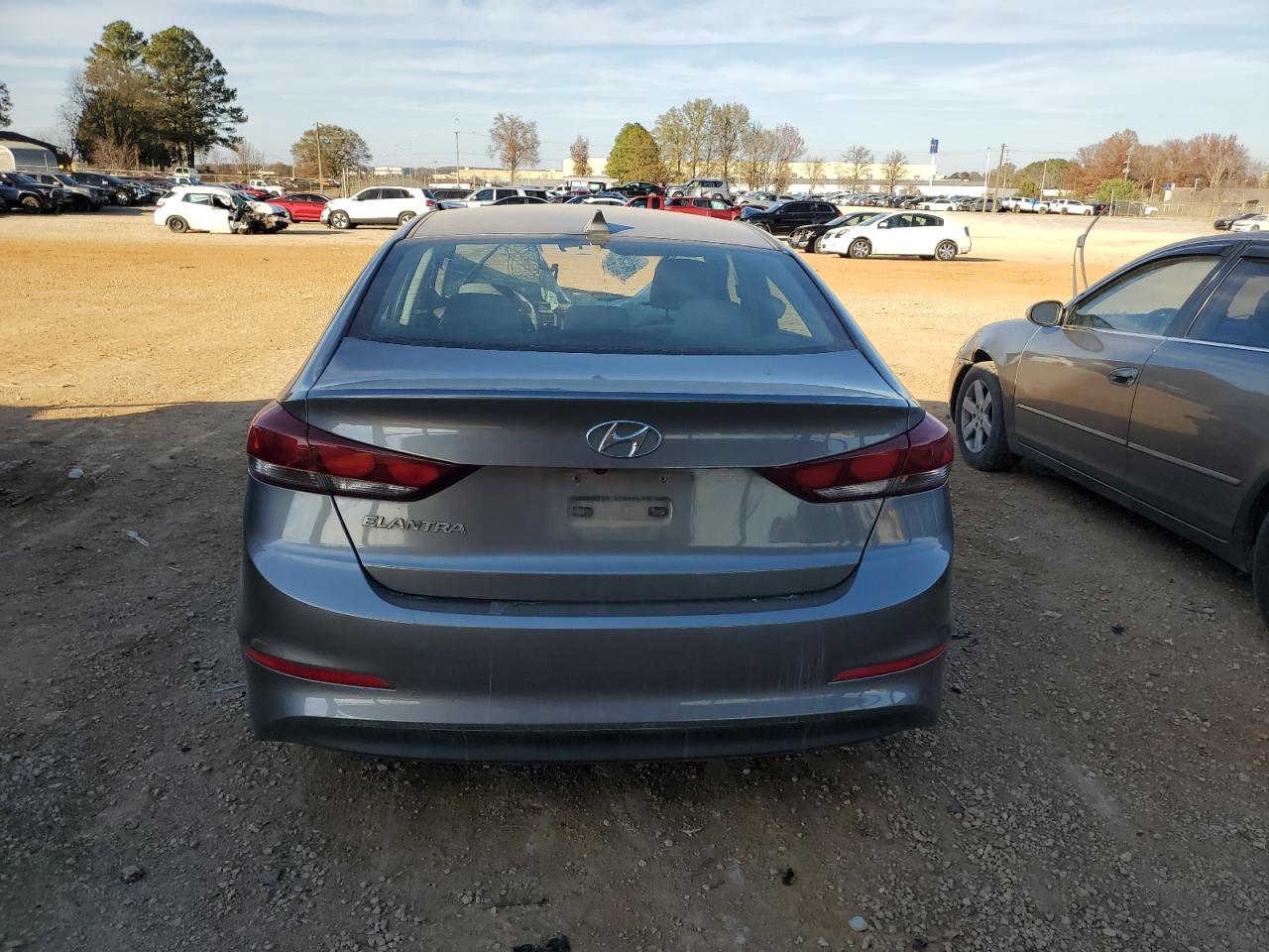 2018 Hyundai Elantra Sel vin: KMHD84LF2JU595005