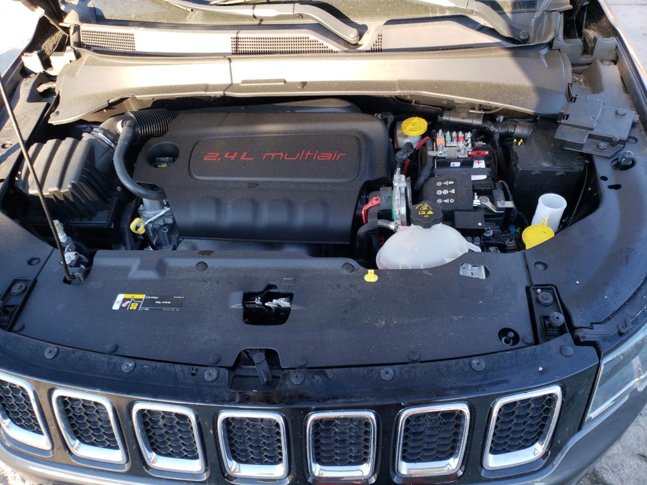 3C4NJDBB9JT320771 2018 Jeep Compass Latitude