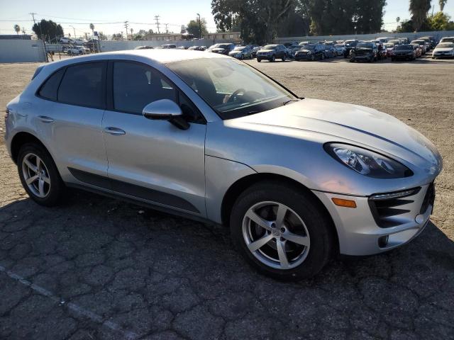 VIN WP1AA2A58JLB10932 2018 Porsche Macan no.4