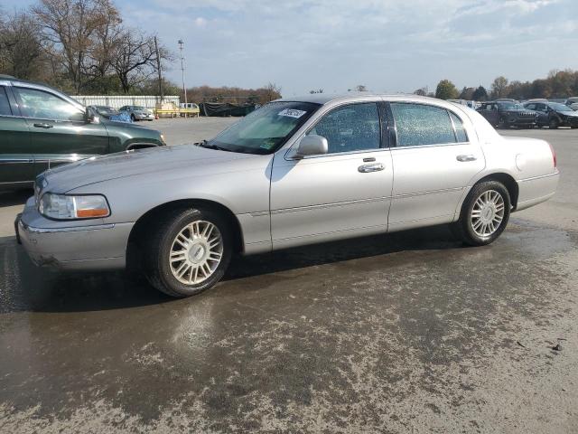 2011 Lincoln Town Car Signature Limited