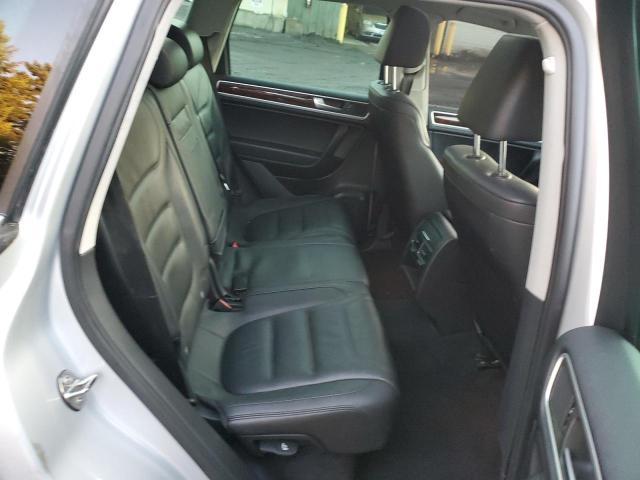 2013 Volkswagen Touareg V6 Tdi VIN: WVGEP9BP8DD003755 Lot: 75993443