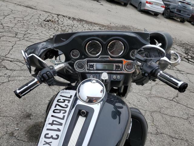 2011 HARLEY-DAVIDSON FLHTCU 1HD1FC412BB639249