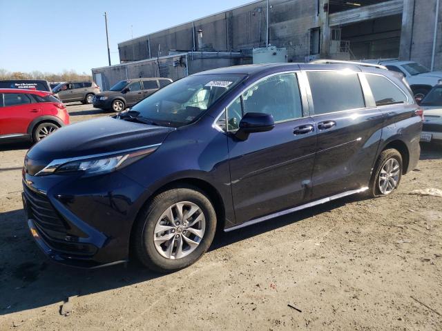 2022 Toyota Sienna LE