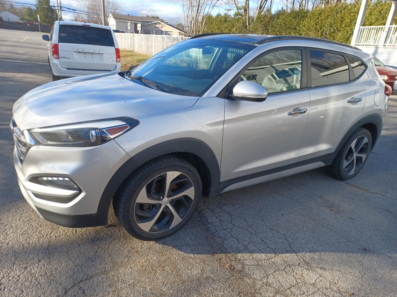 2017 Hyundai Tucson Limited vin: KM8J3CA27HU456879