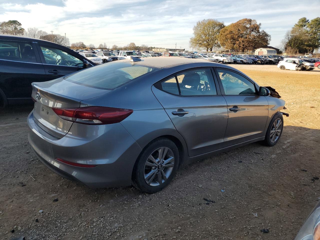 2018 Hyundai Elantra Sel vin: KMHD84LF2JU595005