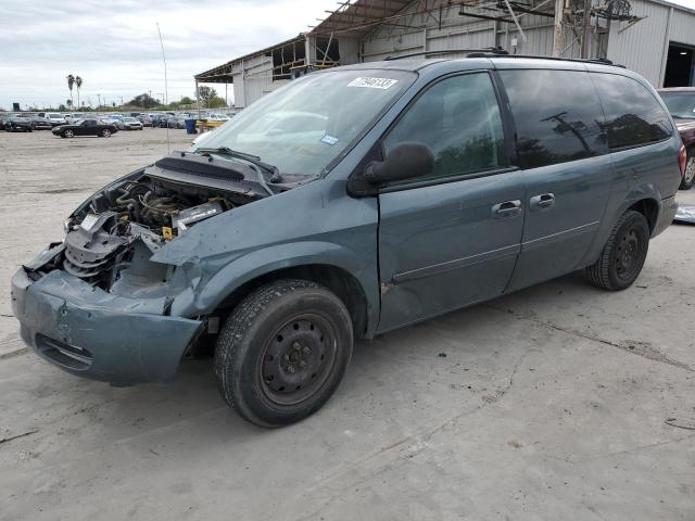 2005 Chrysler Town & Country LX