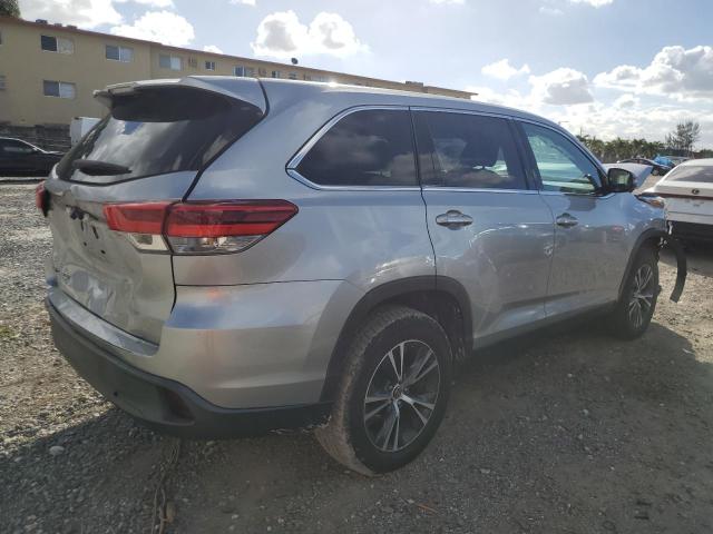 VIN 5TDZARFH1KS061556 2019 Toyota Highlander, LE no.3