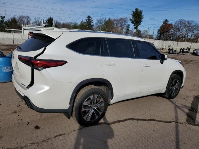 VIN 5TDGZRBH1MS132179 2021 Toyota Highlander, Xle no.3