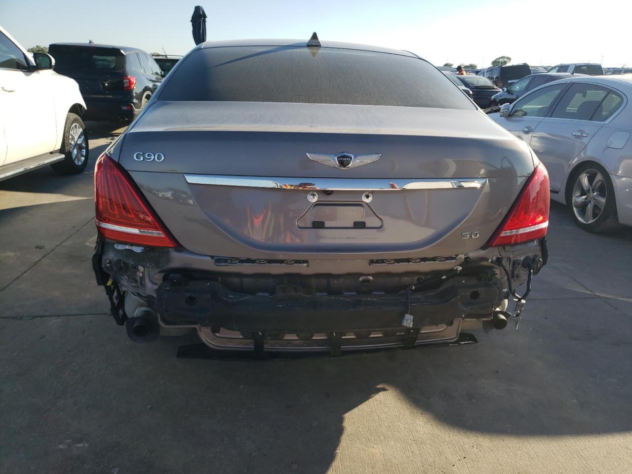 2018 Genesis G90 Ultimate vin: KMHG54JHXJU039275