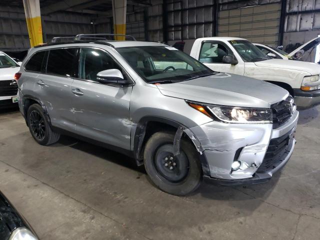 VIN 5TDJZRFH0KS567224 2019 Toyota Highlander, SE no.4