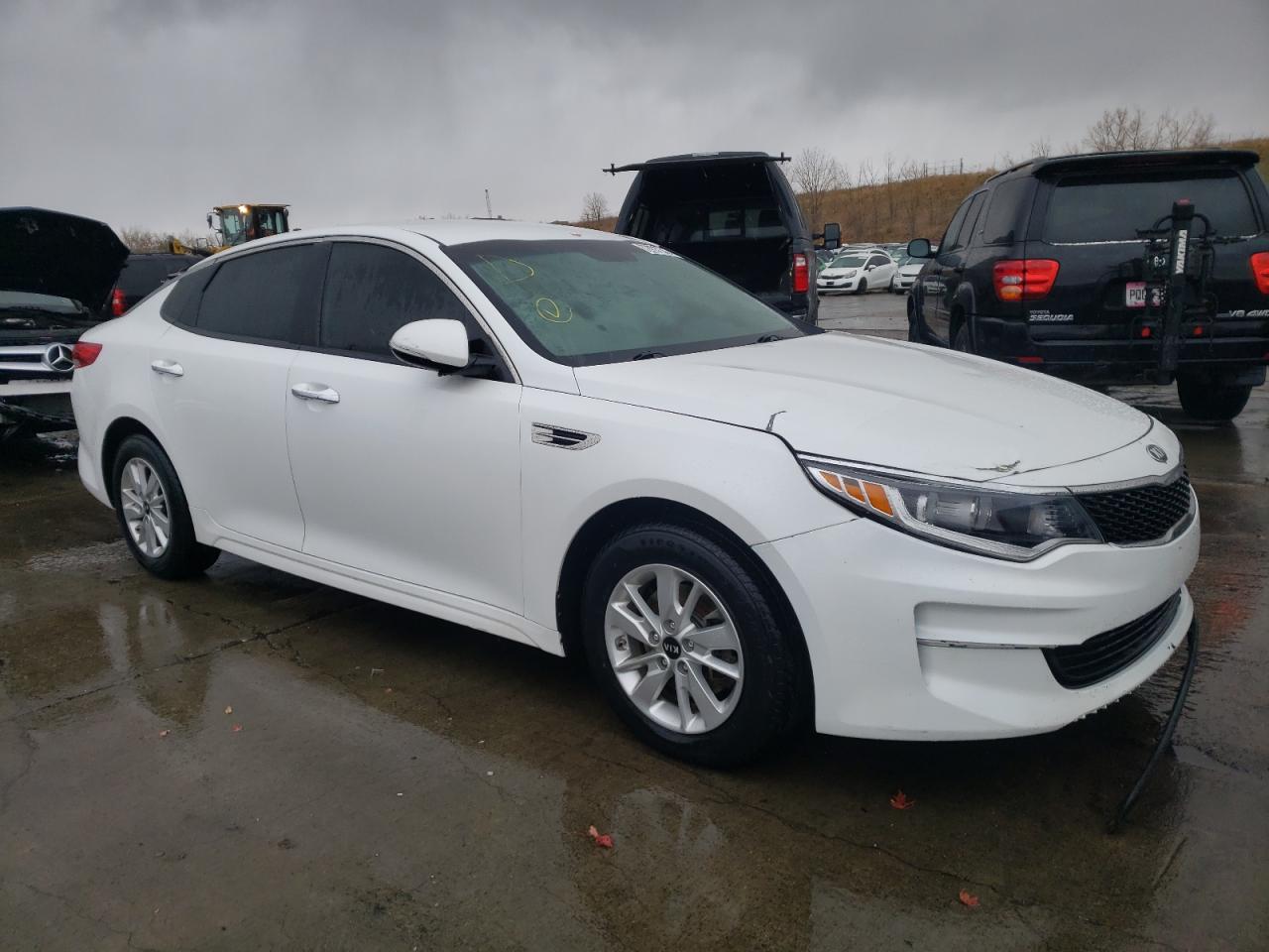 2018 Kia Optima Lx vin: 5XXGT4L37JG188390