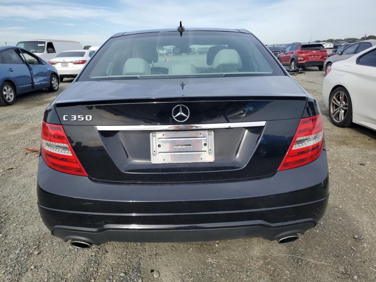 2014 Mercedes-Benz C 350 vin: WDDGF5HBXEG196016