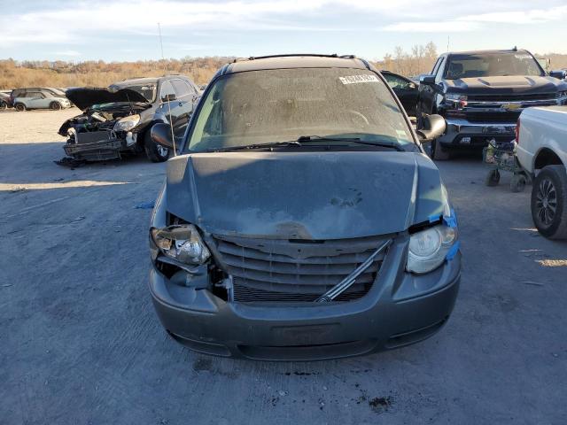 2C4GP44RX5R215800 | 2005 Chrysler town & country lx