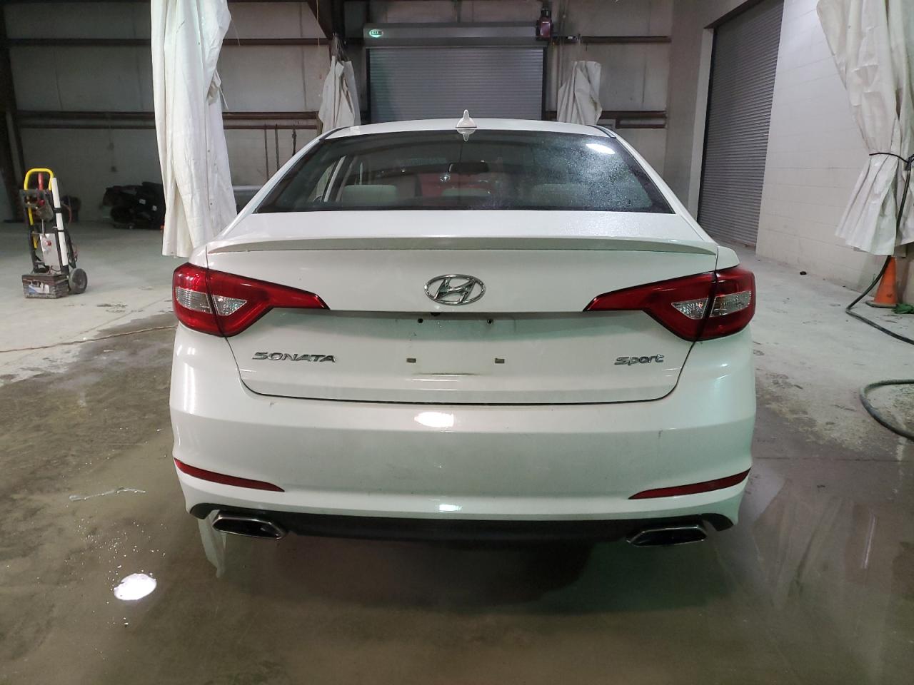 2016 Hyundai Sonata Sport vin: 5NPE34AF5GH391389