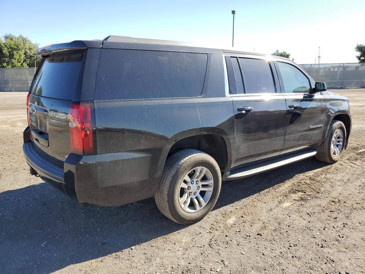 2018 Chevrolet Suburban C1500 Ls vin: 1GNSCGKC2JR359192