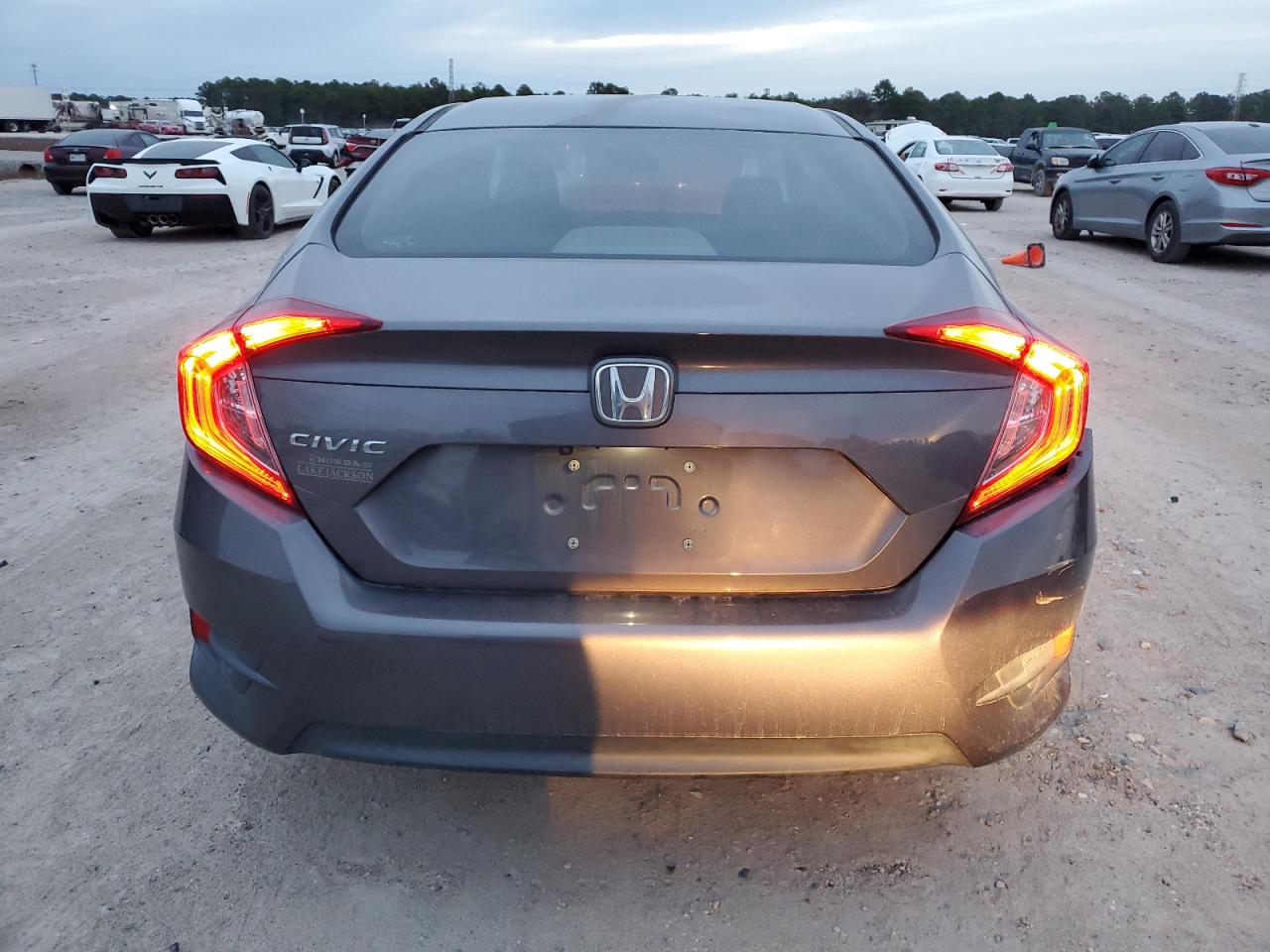 2HGFC2F57JH575369 2018 Honda Civic Lx