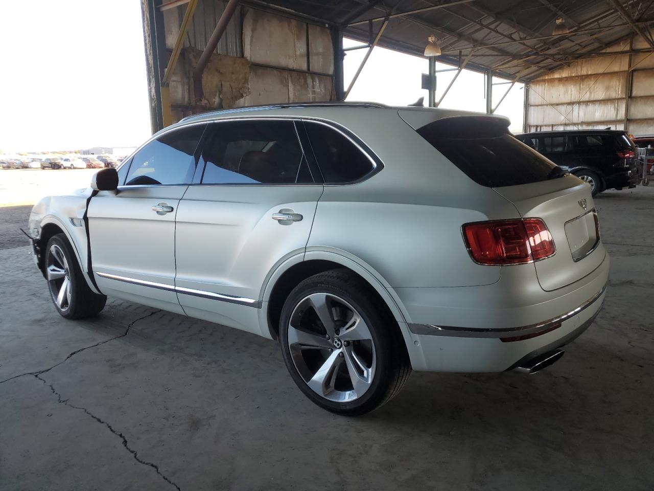 2017 Bentley Bentayga vin: SJAAC2ZV0HC015826