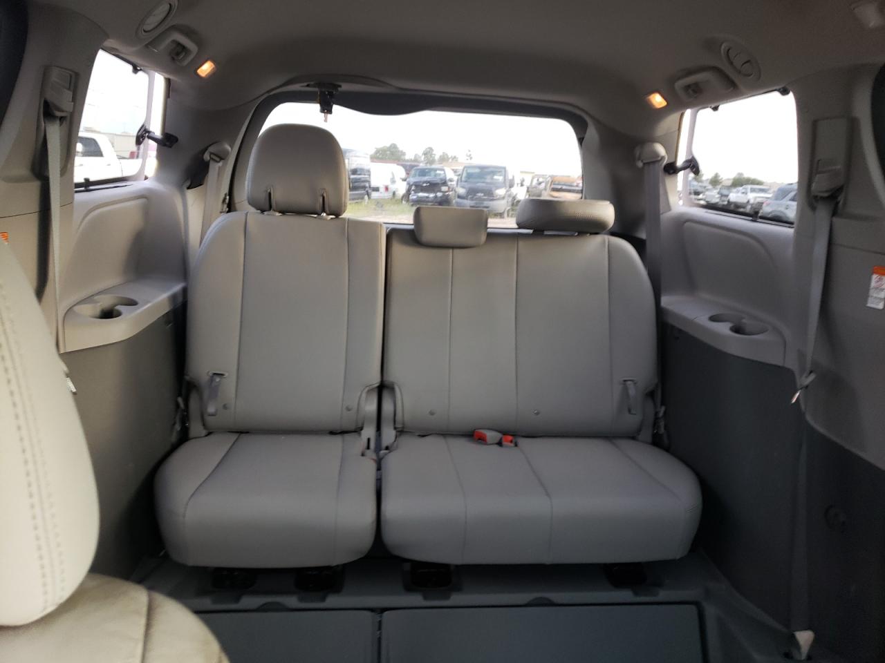 VIN: 5TDYK3DC4GS732447 2016 TOYOTA All Models