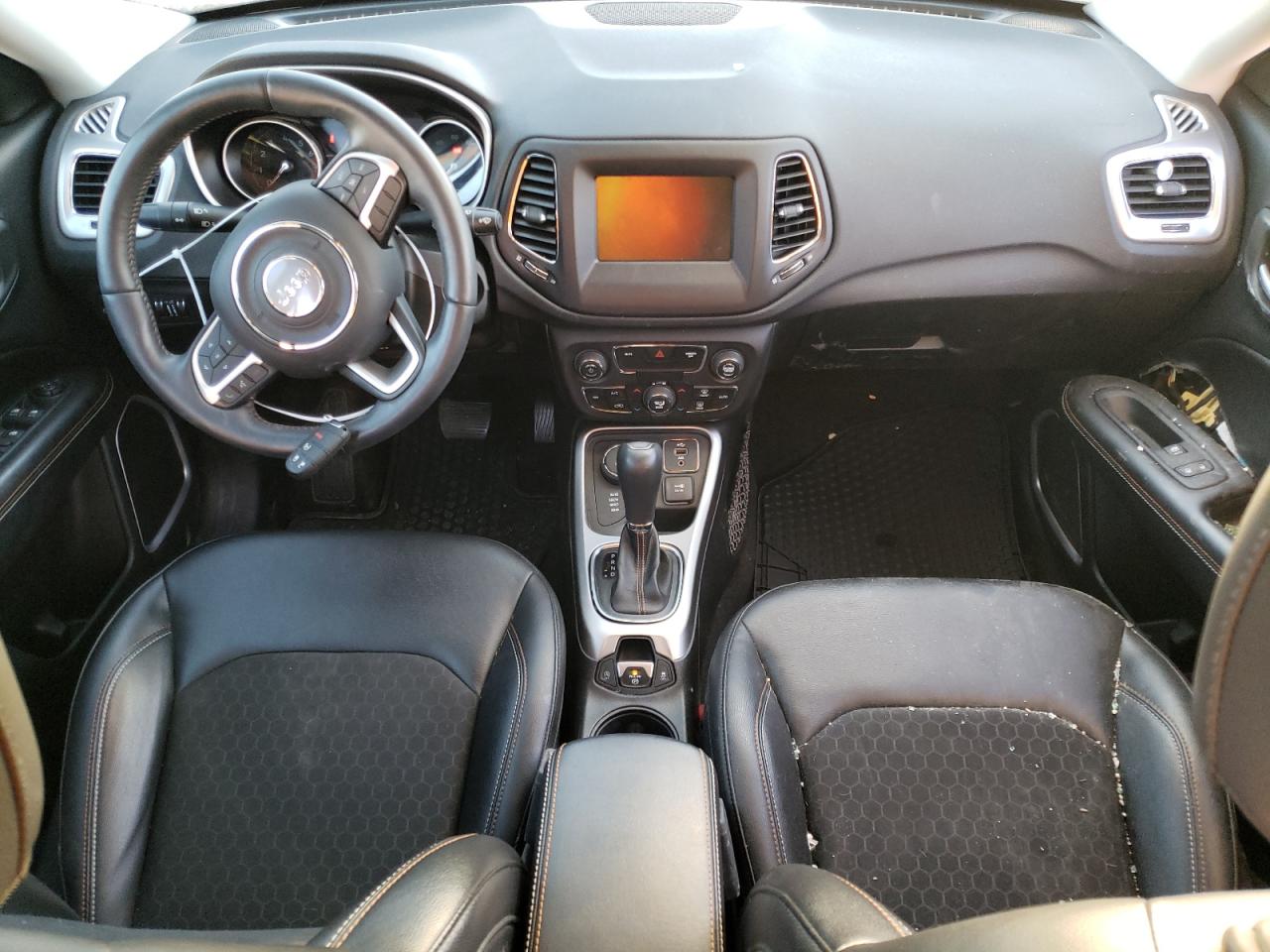 3C4NJDBB9JT320771 2018 Jeep Compass Latitude