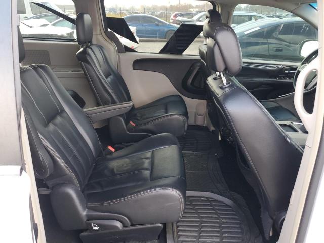 2016 CHRYSLER TOWN & COU - 2C4RC1BG0GR297186