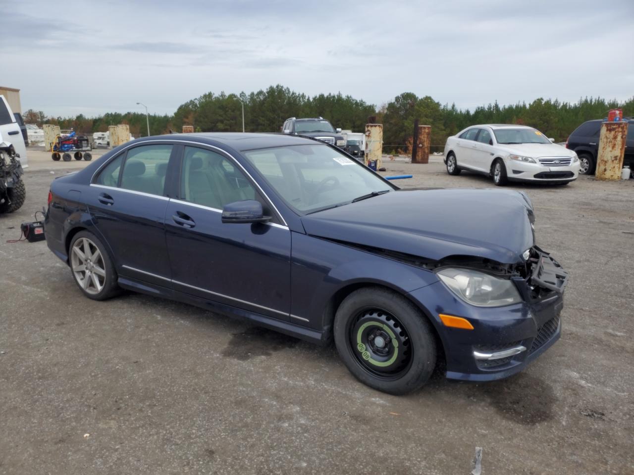 2014 Mercedes-Benz C 250 vin: WDDGF4HB6EA955113