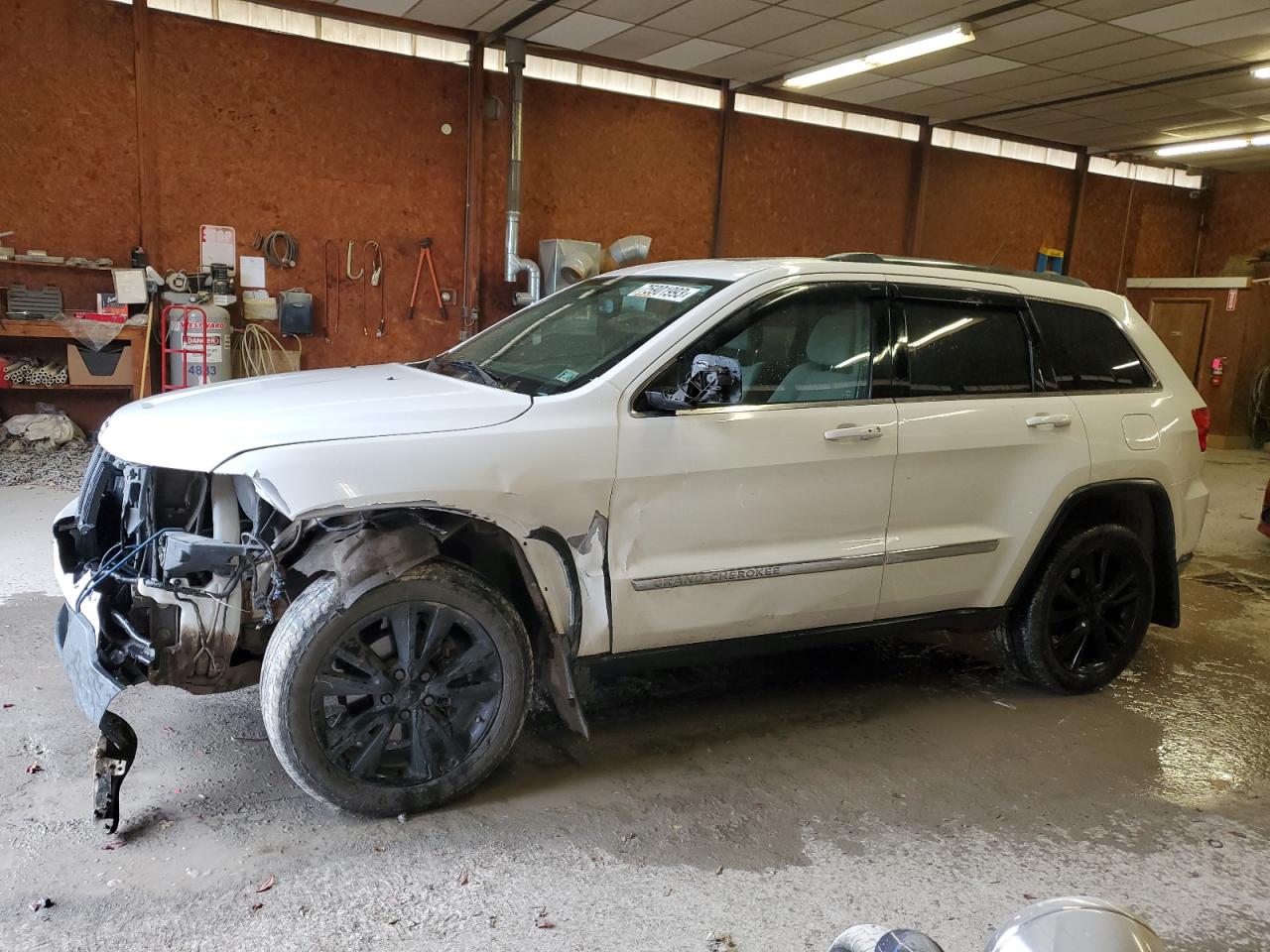 2013 Jeep Grand Cherokee Laredo vin: 1C4RJFAG4DC587195