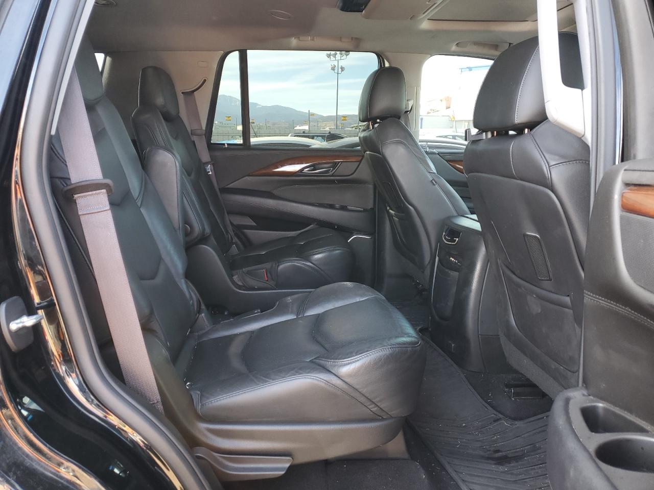 1GYS4BKJ7GR480794 2016 Cadillac Escalade Luxury