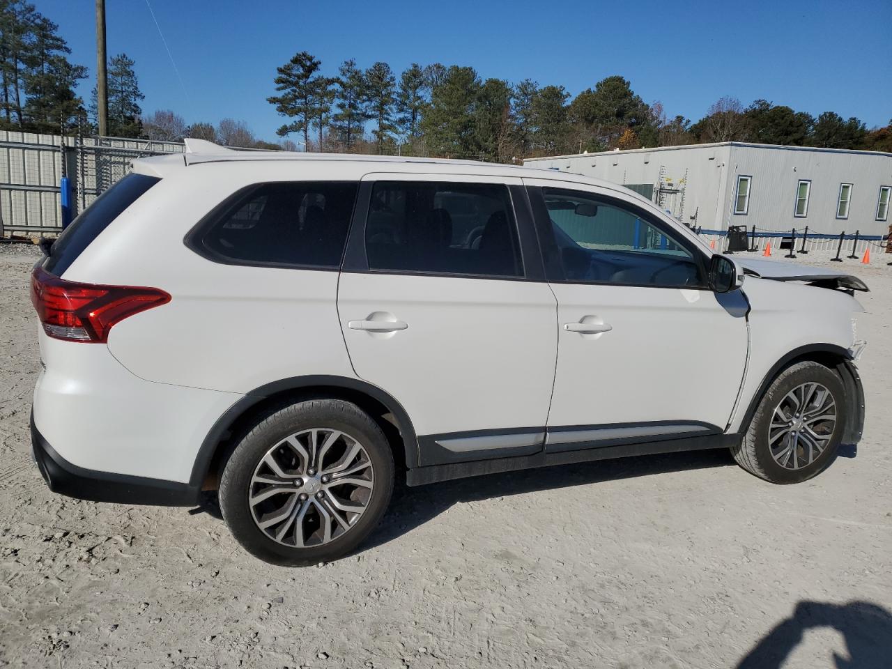 JA4AD3A31JZ040985 2018 Mitsubishi Outlander Se