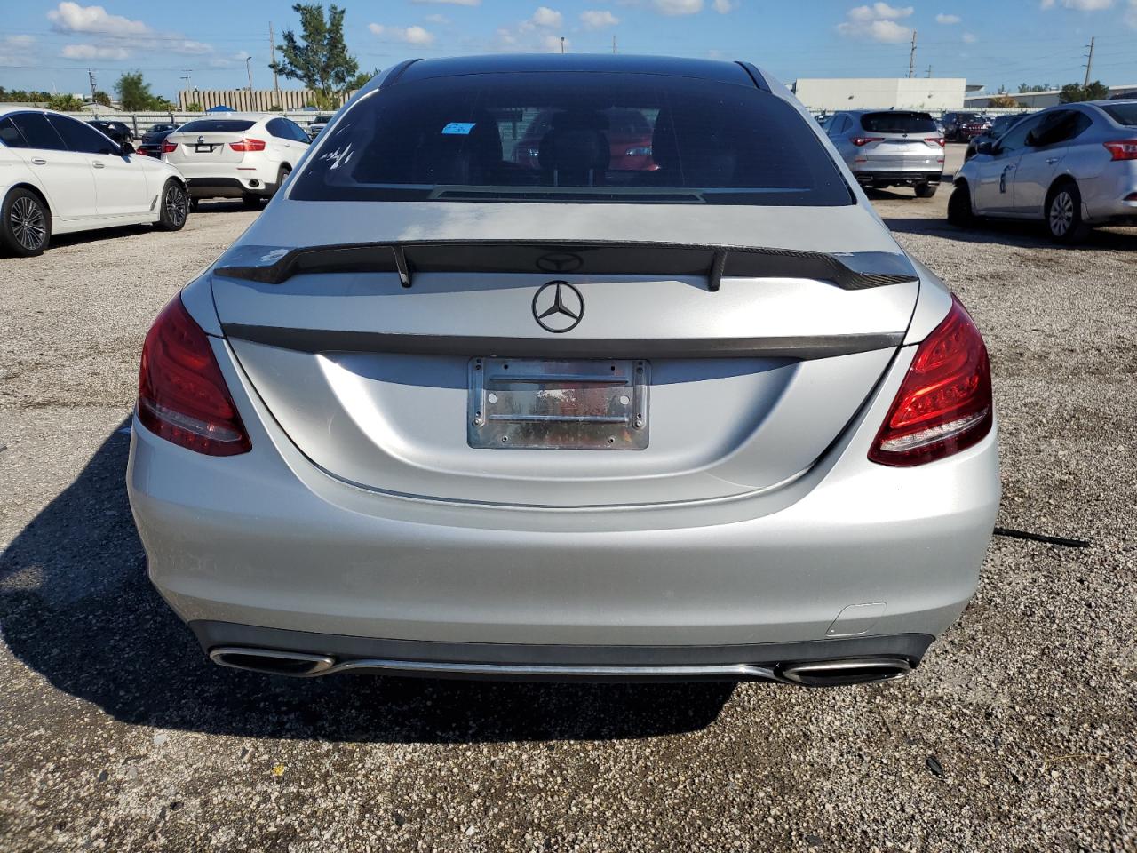 2015 Mercedes-Benz C 300 4Matic vin: 55SWF4KB0FU001124