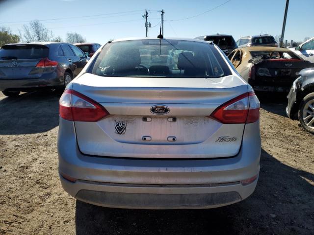  FORD FIESTA 2016 Сріблястий
