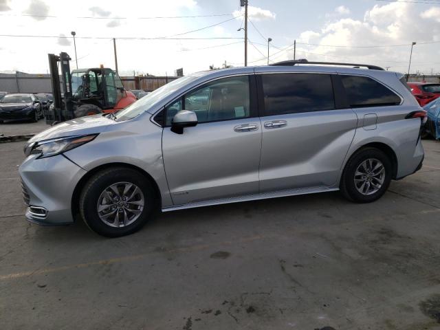 2021 Toyota Sienna XLE