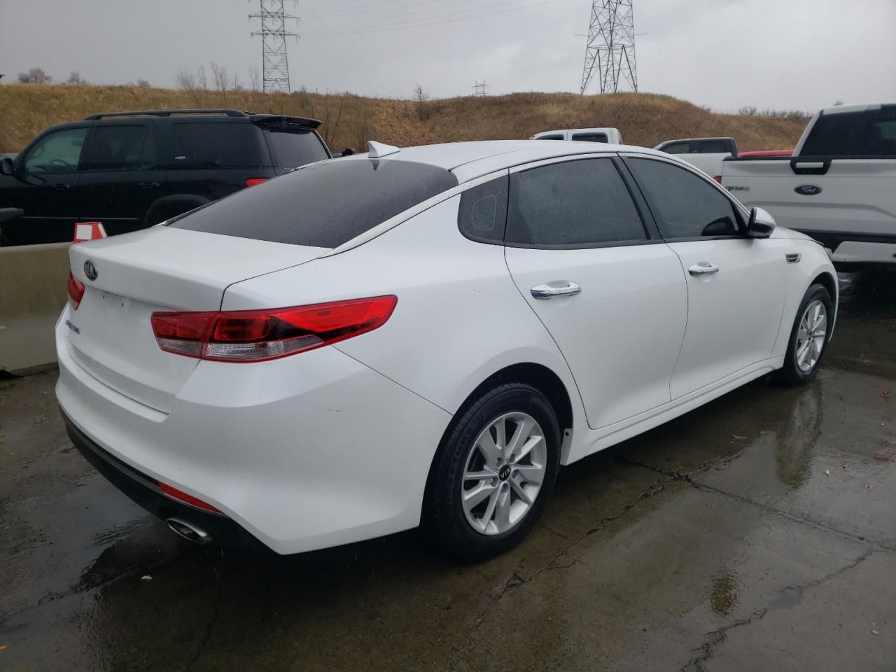 2018 Kia Optima Lx vin: 5XXGT4L37JG188390